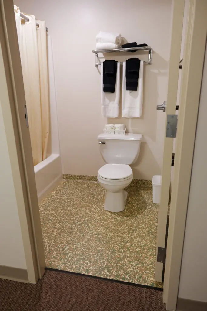 Retreat Lodging 33 Retreat Lodging Dogwood Bathroom 1 | Black Rock Retreat