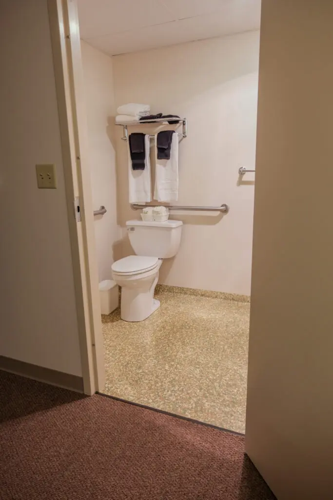 Retreat Lodging 27 Retreat Lodging Dogwood Bathroom | Black Rock Retreat