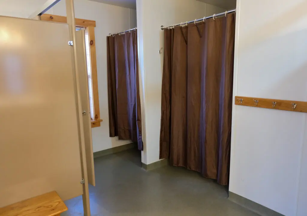 Retreat Lodging 46 Retreat Lodging Large Bunk Cabin Bathroom 2 1 | Black Rock Retreat