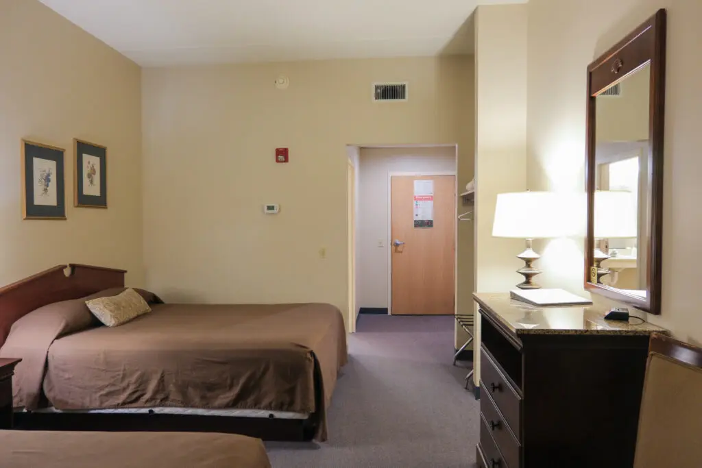 Retreat Lodging 4 Retreat Lodging Mrc Handicap Room Bedroom Layout | Black Rock Retreat