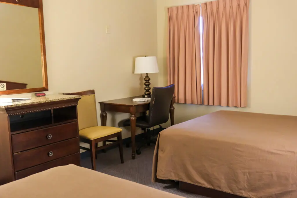 Retreat Lodging 5 Retreat Lodging Mrc Handicap Room Seating Area | Black Rock Retreat