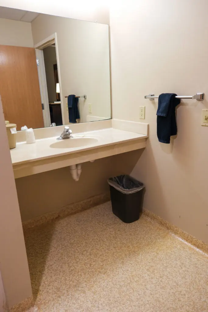 Retreat Lodging 8 Retreat Lodging Mrc Handicap Room Sink | Black Rock Retreat