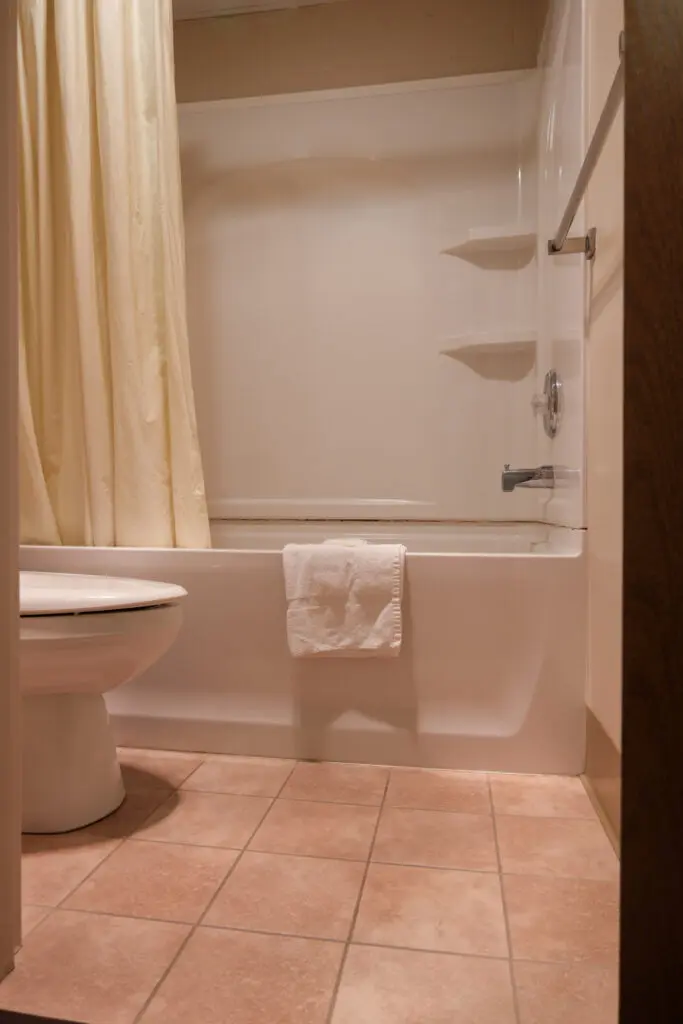 Retreat Lodging 10 Retreat Lodging Mrc Old Room Bathroom | Black Rock Retreat